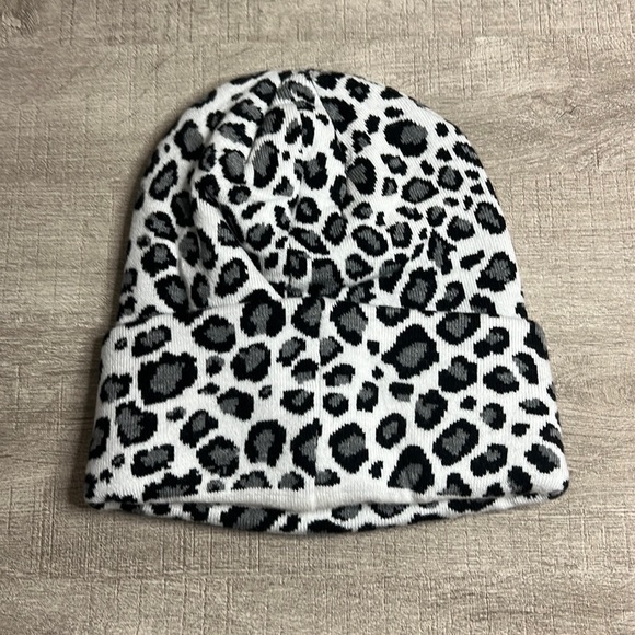 Leopard beanie - 3 left! Price is final - Picture 6 of 7